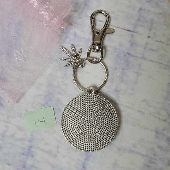 Handmade Leaf Keychain - Picture 3 of 4